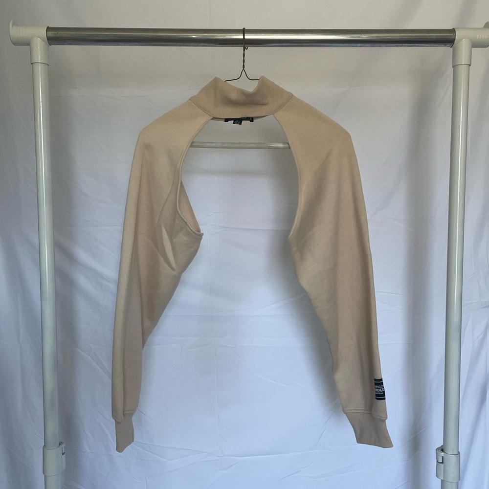 Turtle neck shrug